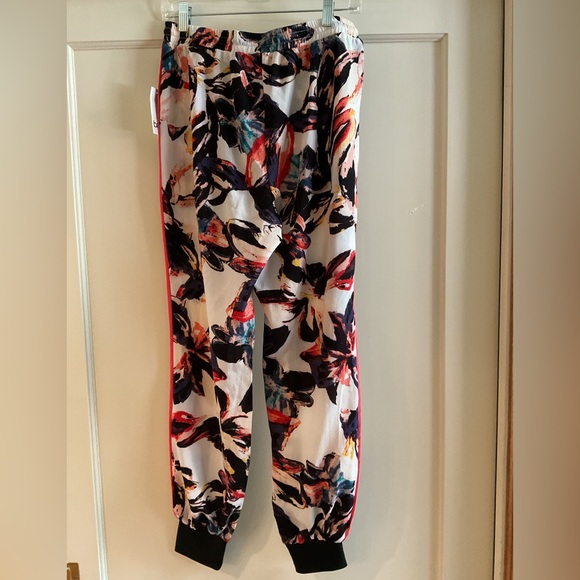 Floral Print Jogger Pants, Bar 111, nwt - Picture 6 of 6